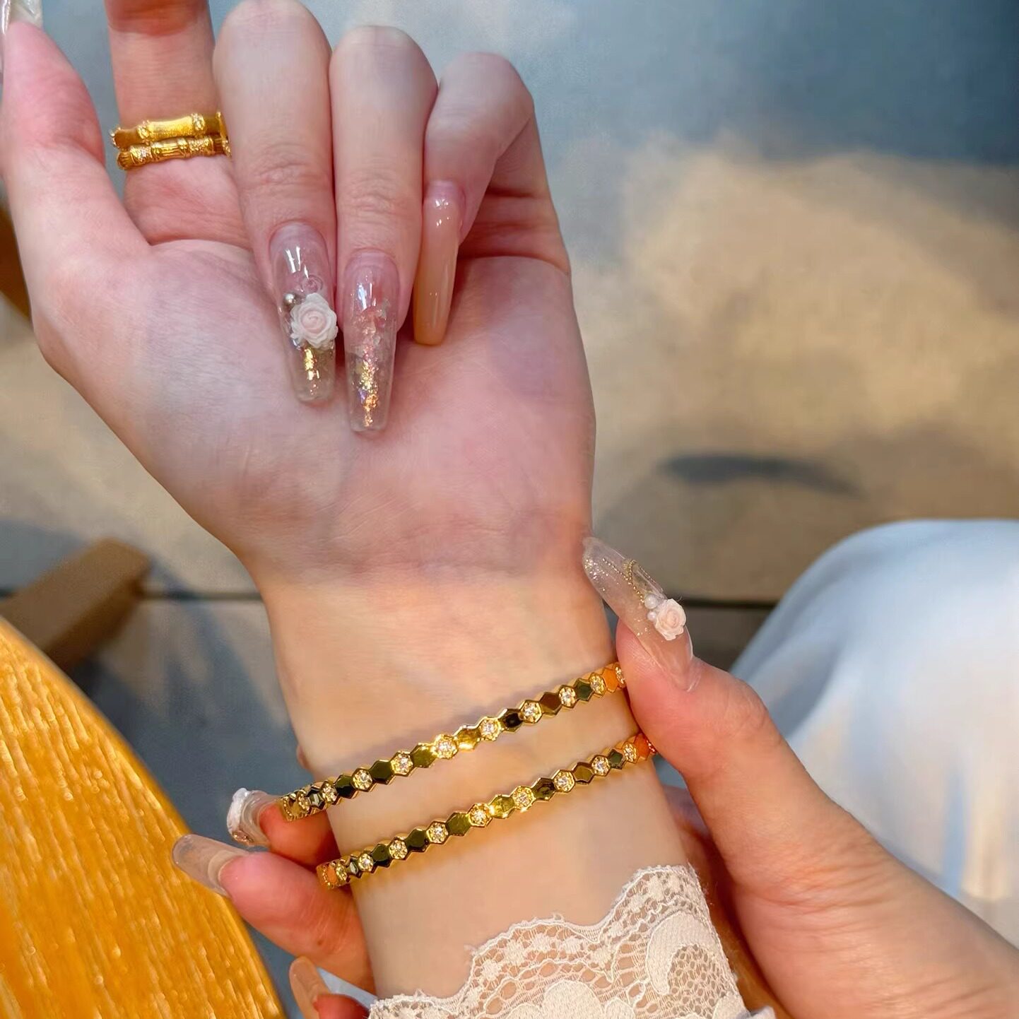 深圳黄金女手镯足金999点钻手镯叠戴百搭淑女风镯子足金支持复检