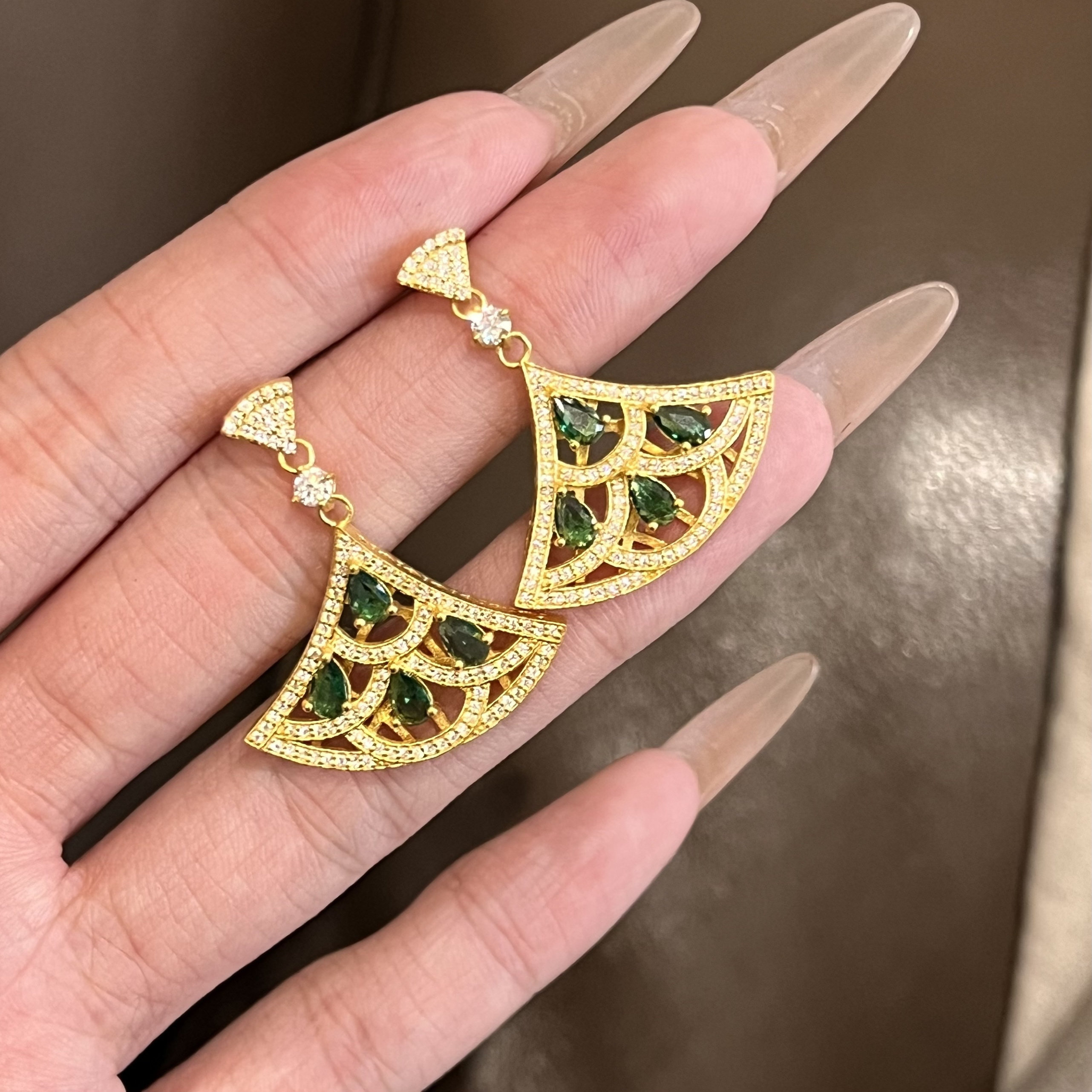 深圳黄金耳饰潮牌女士网红同款耳坠时尚款耳钉耳针防过敏足金999