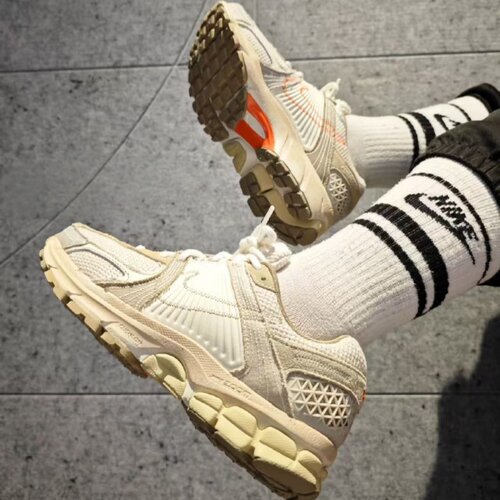 Nike耐克男子复古迈柔缓震运动鞋