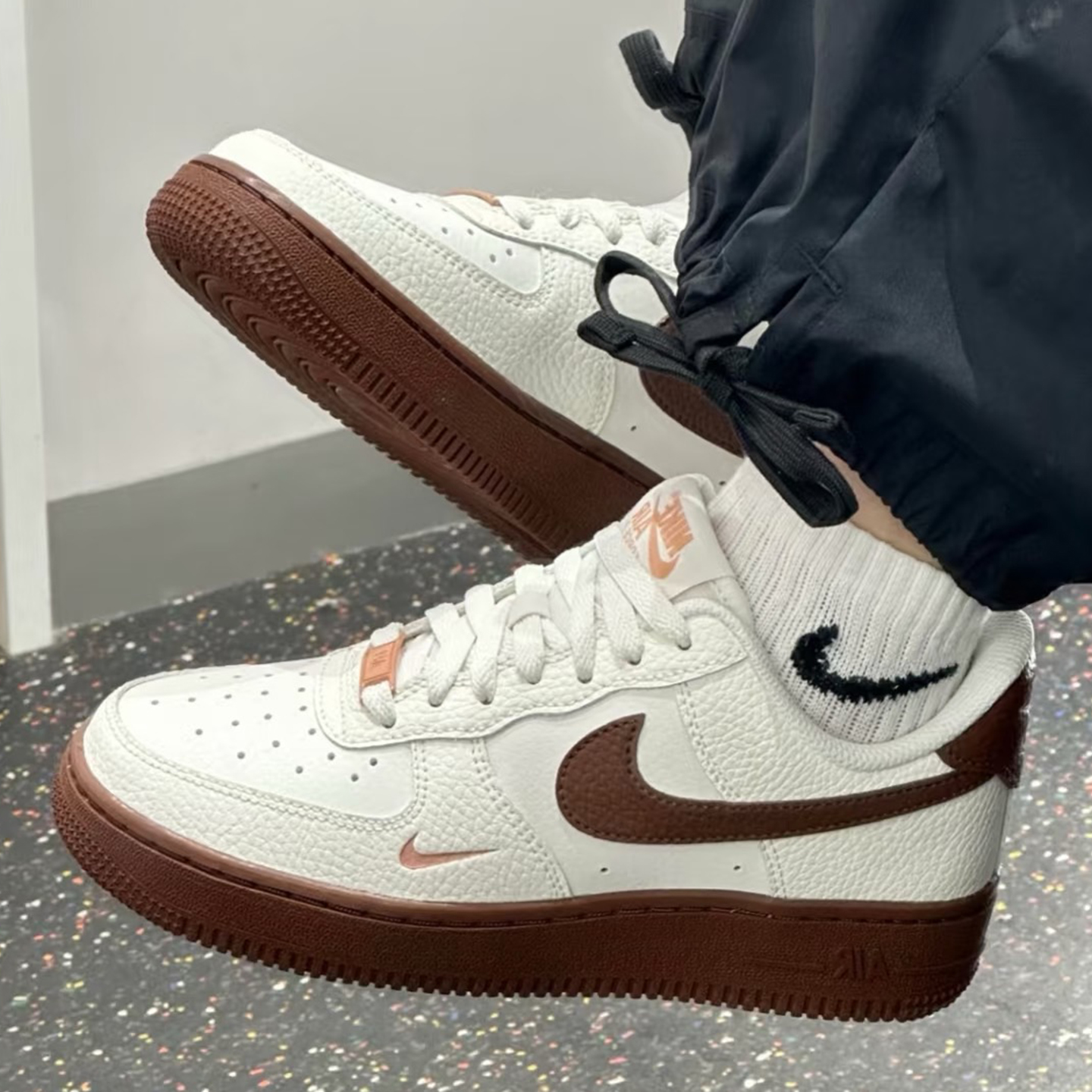 Nike耐克女子空军一号迷你勾板鞋