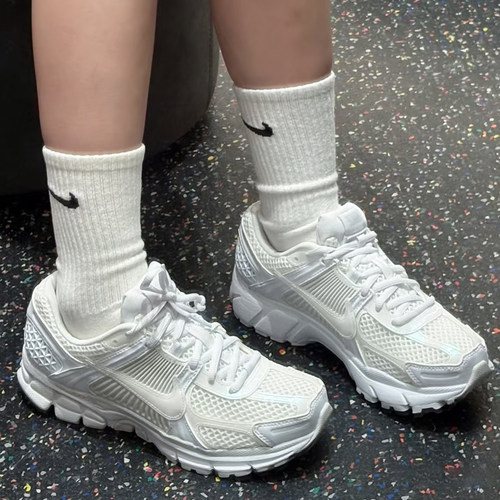 Nike耐克女子迈柔复古珠光运动鞋