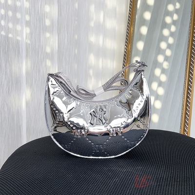 MLB复古老花斜挎包月牙包休闲包