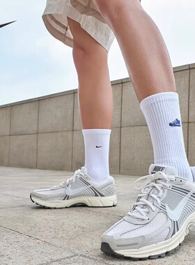 25新款耐克跑步鞋男迈柔VOMERO 5 Zoom缓震透气复古运动鞋HF0731