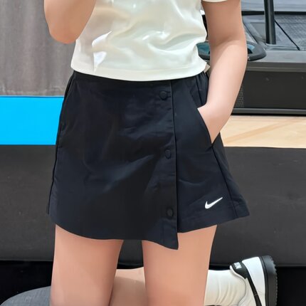 25新款Nike耐克裙裤女子刺绣小标运动休闲排扣速干梭织短裤HM6980