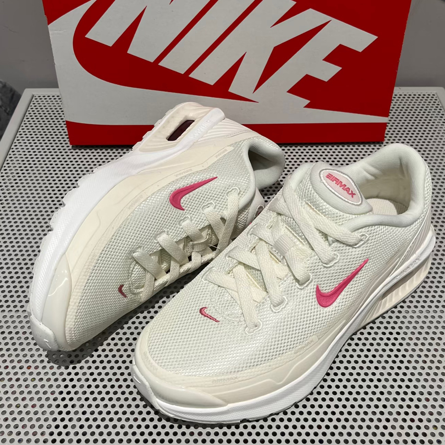 Nike耐克女子气垫缓震运动鞋