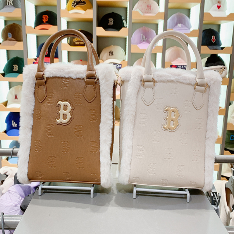 MLB儿童暗纹老花毛绒边拎包