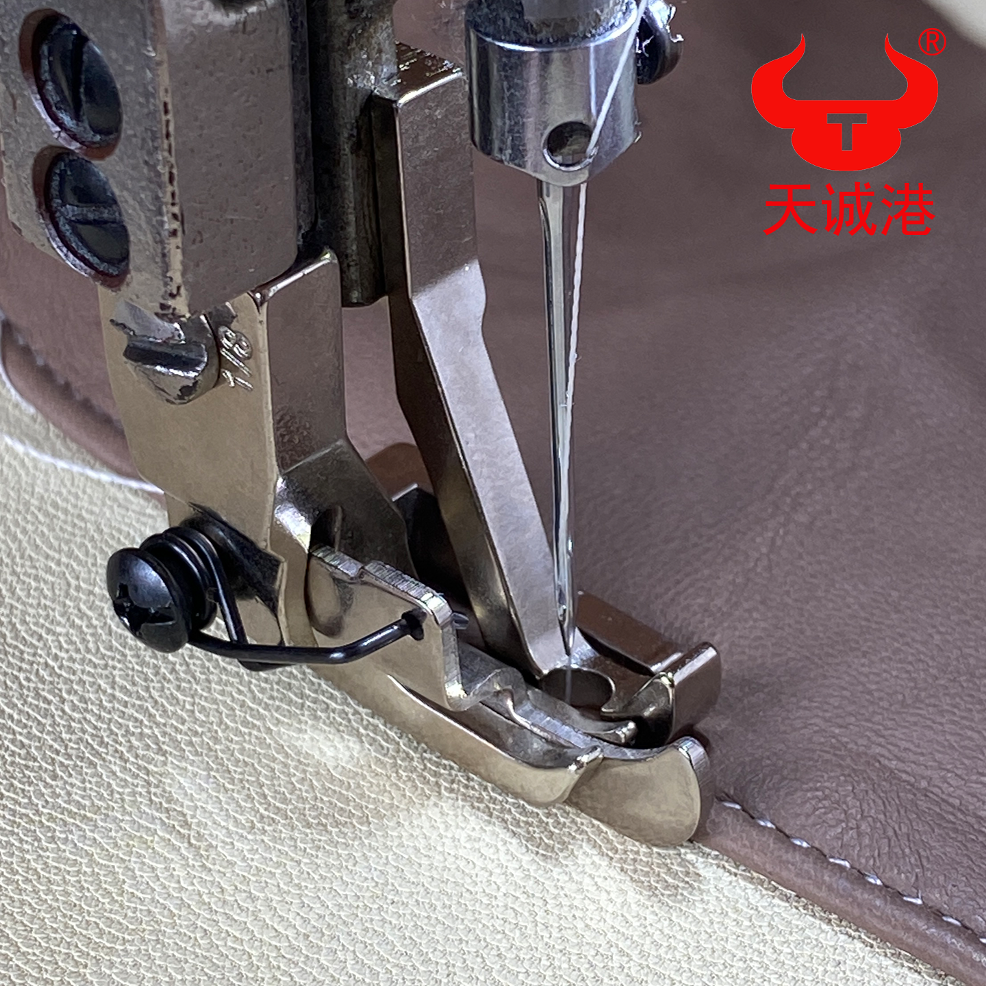 两同步活动内挡压脚高低止口带刀