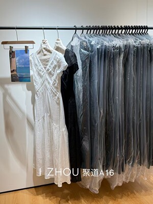 欧洲站2026夏季新款设计师款小众度假风亚麻短袖袖v领连衣裙长裙