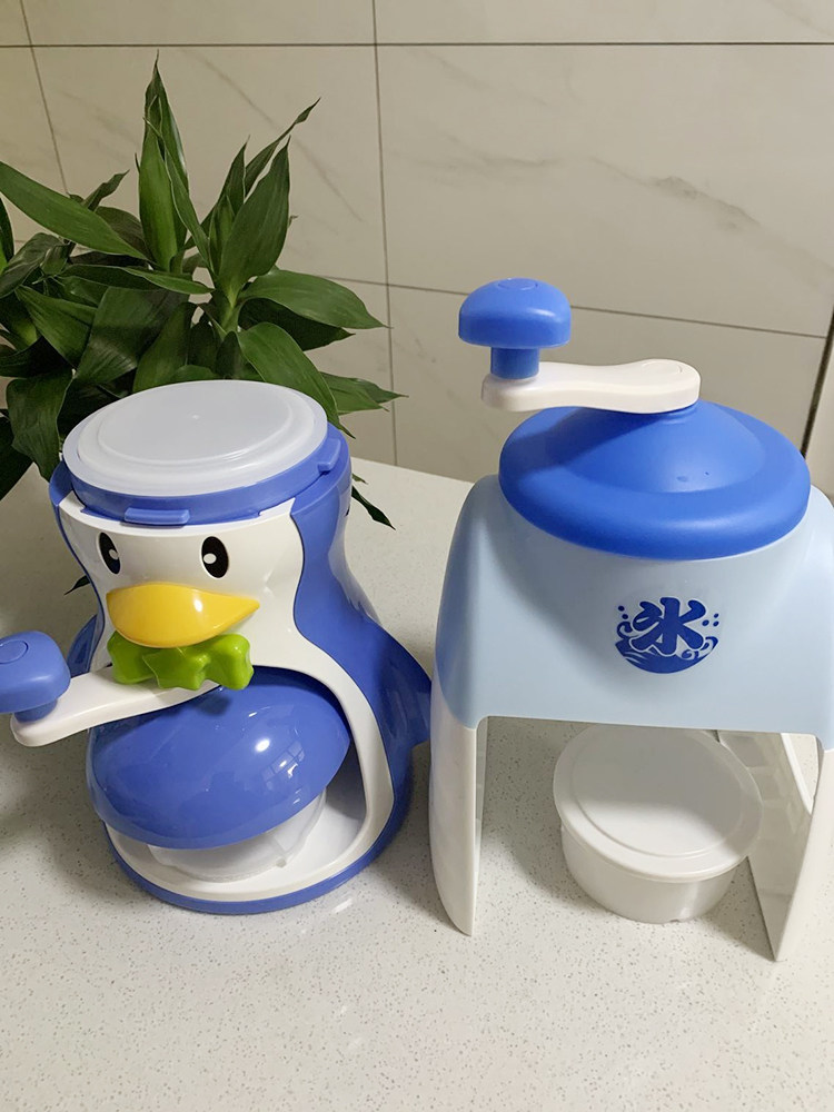 日本进口刨冰机手摇碎冰机小型迷你手动打冰机奶茶冰淇淋冰沙制作