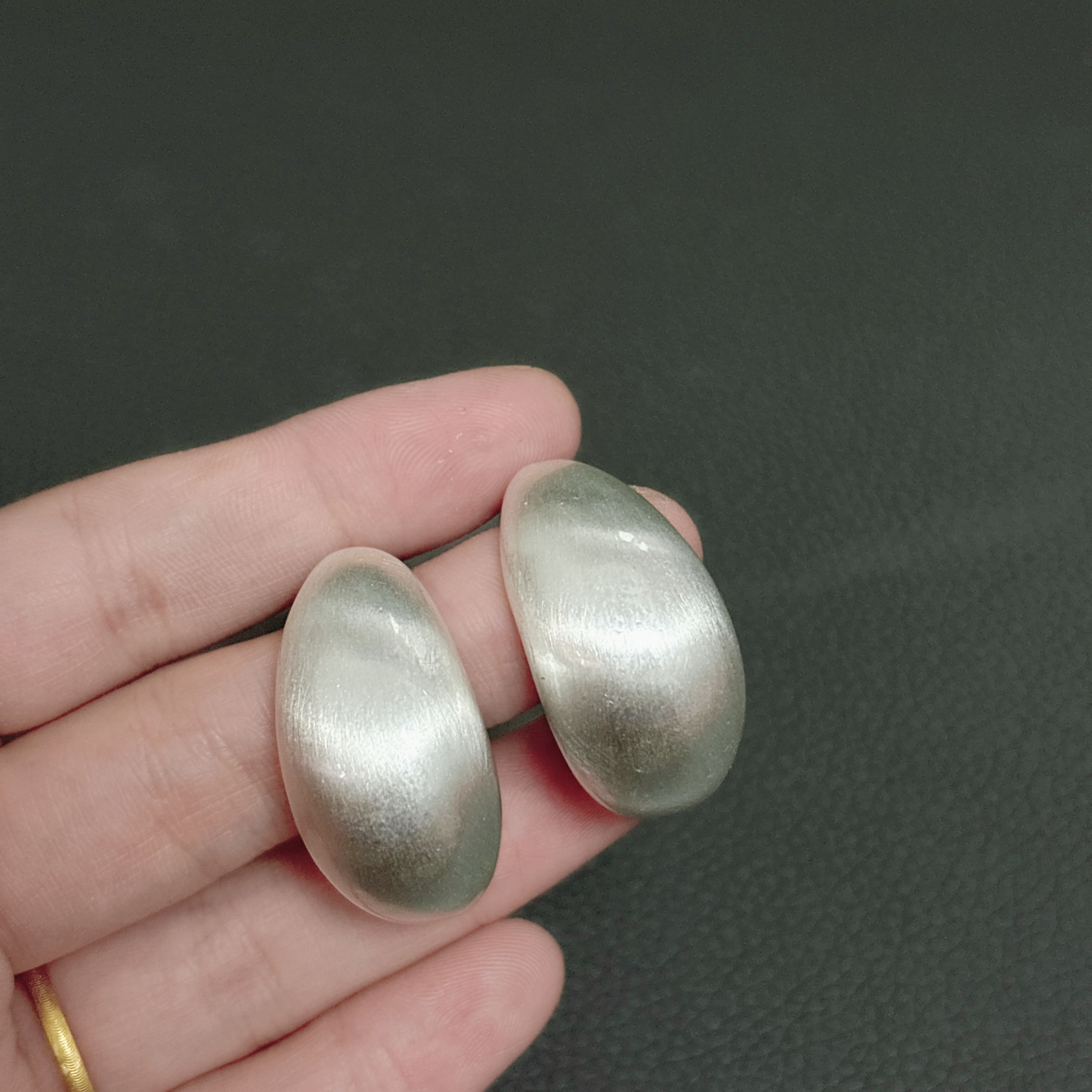 法式复古夸张水滴拉丝耳钉重工宽面金属耳饰轻奢小众设计文艺耳环