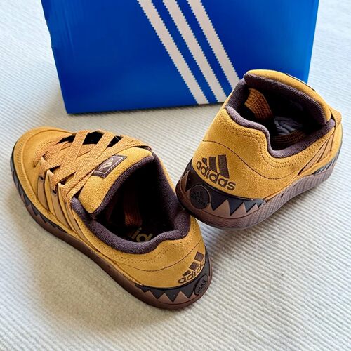 Adidas三叶草阿迪达斯鲨鱼面包鞋