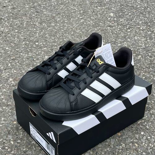 Adidas阿迪达斯运动休闲板鞋