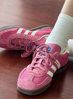 阿迪达斯德训鞋女款adidas三叶草Gazelle复古运动板鞋红色 IF1809