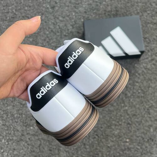 Adidas阿迪达斯低帮板鞋