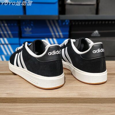 阿迪达斯男女翻毛皮透气休闲板鞋
