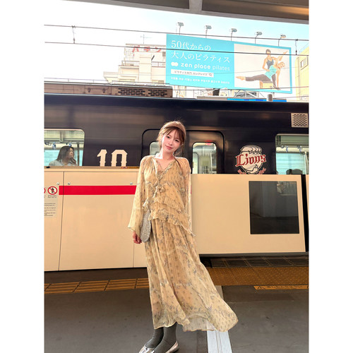 TMHSTUDIO碎花长袖连衣裙