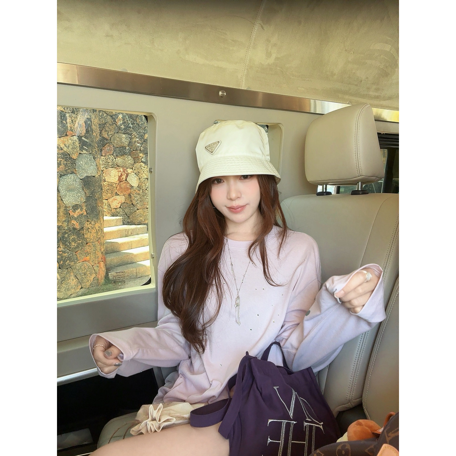 TMH烫钻不规则松弛慵懒感T恤女图片