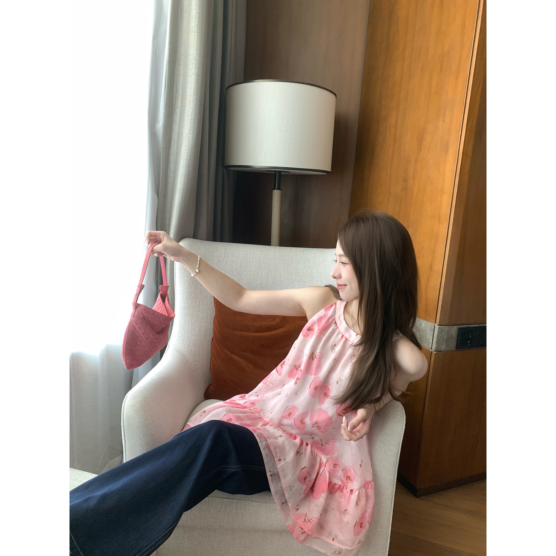 TMHSTUDIO印花莱赛尔挂脖背心女图片