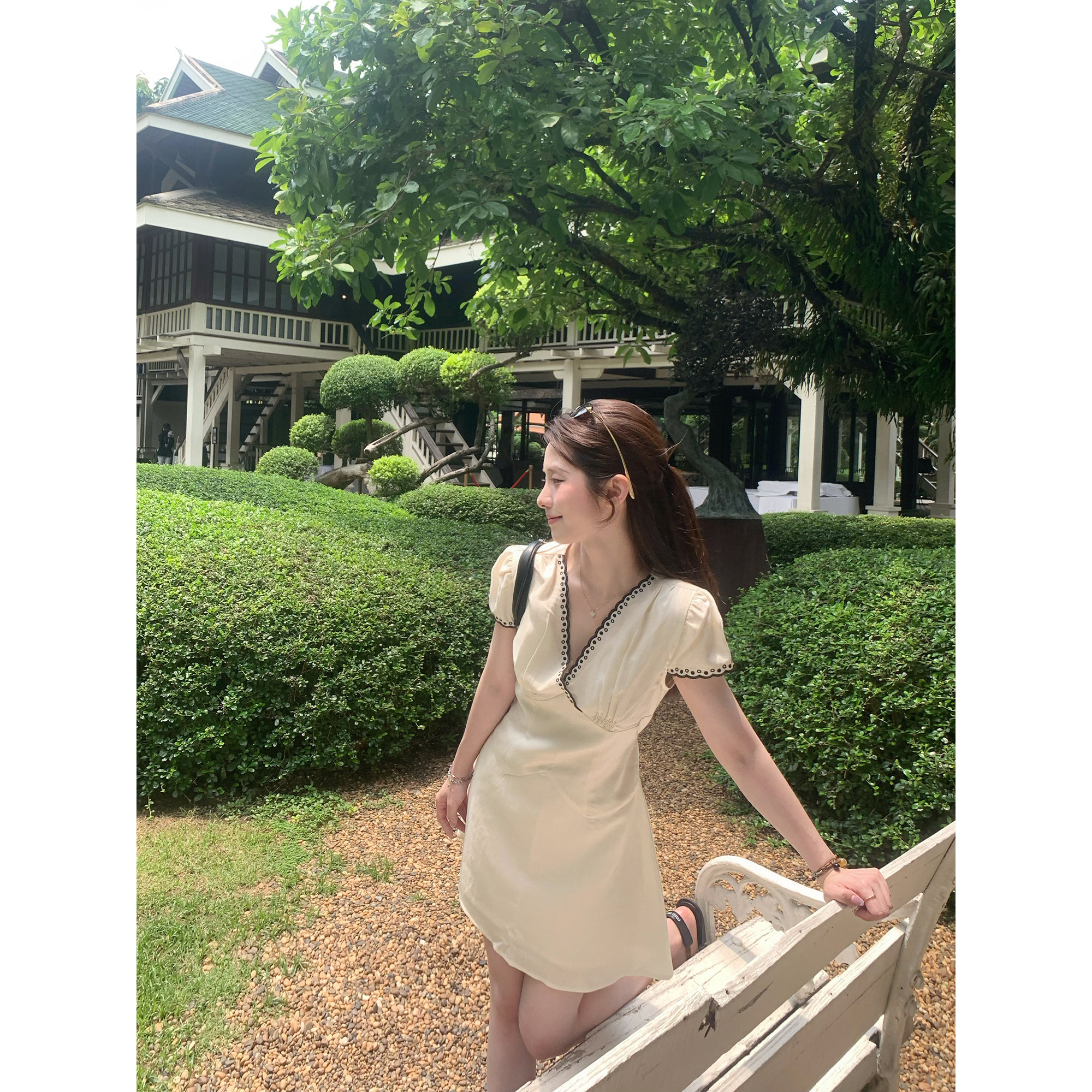 TMH刺绣V领莱赛尔亚麻连衣裙
