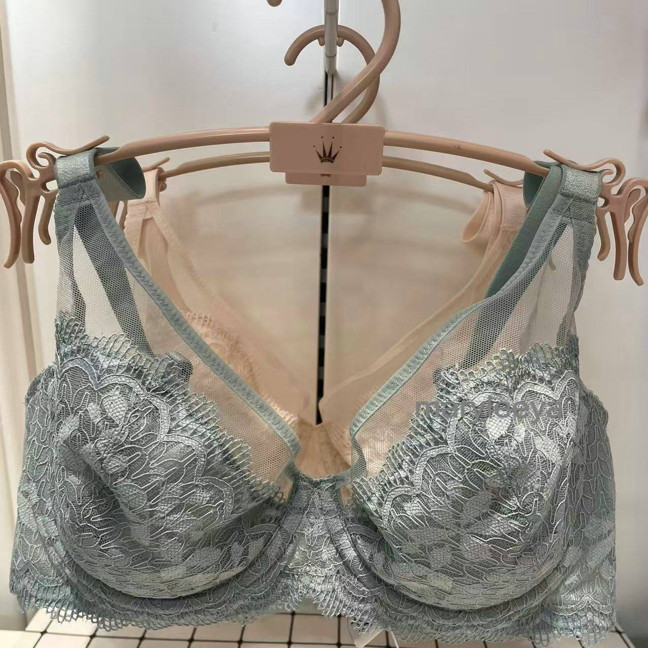 黛安芬性感蕾丝超薄杯文胸