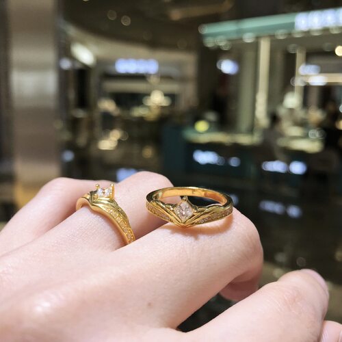 18k金皇冠戒指Au750彩金镶嵌莫桑钻简约时尚轻奢钻戒女款水贝黄金