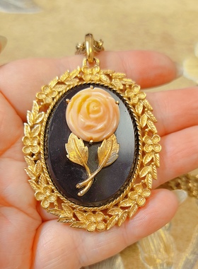 【BW中古】Avon书本款59页，1973年款，Serena rose玫瑰吊坠全新