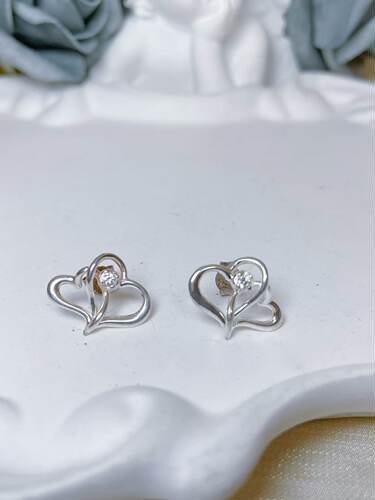 【BW中古】全新，Avon原盒爱心银耳钉