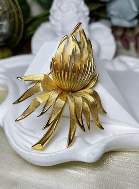 【BW中古】中古Trifari皇冠翠法丽打标书本款大蓟花胸针