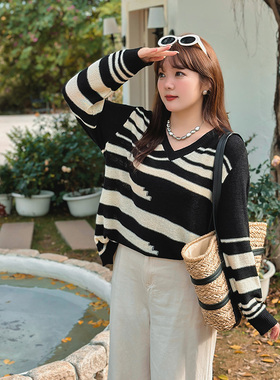 大码女装外搭v领撞色条纹上衣女2024秋款胖mm宽松显瘦针织衫20684