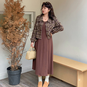 大码胖mm秋季新款美拉德穿搭咖色圆领连衣裙+翻领格子外套女20529