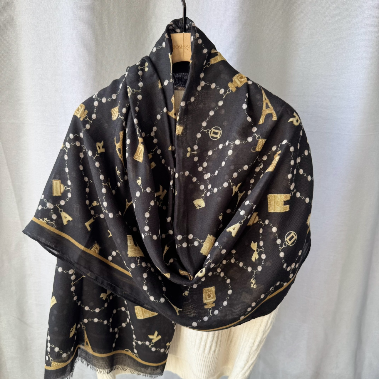 黑金色珍珠链条印花气质百搭通勤长款秋冬围巾度假休闲防晒披肩女