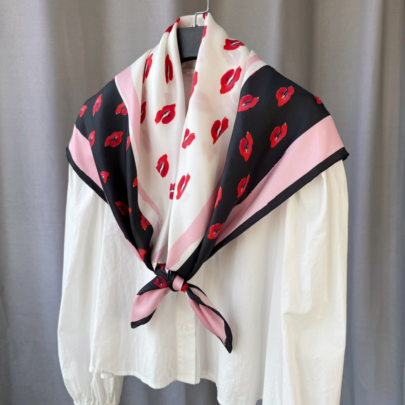 红唇印花大方巾丝巾女春秋围巾