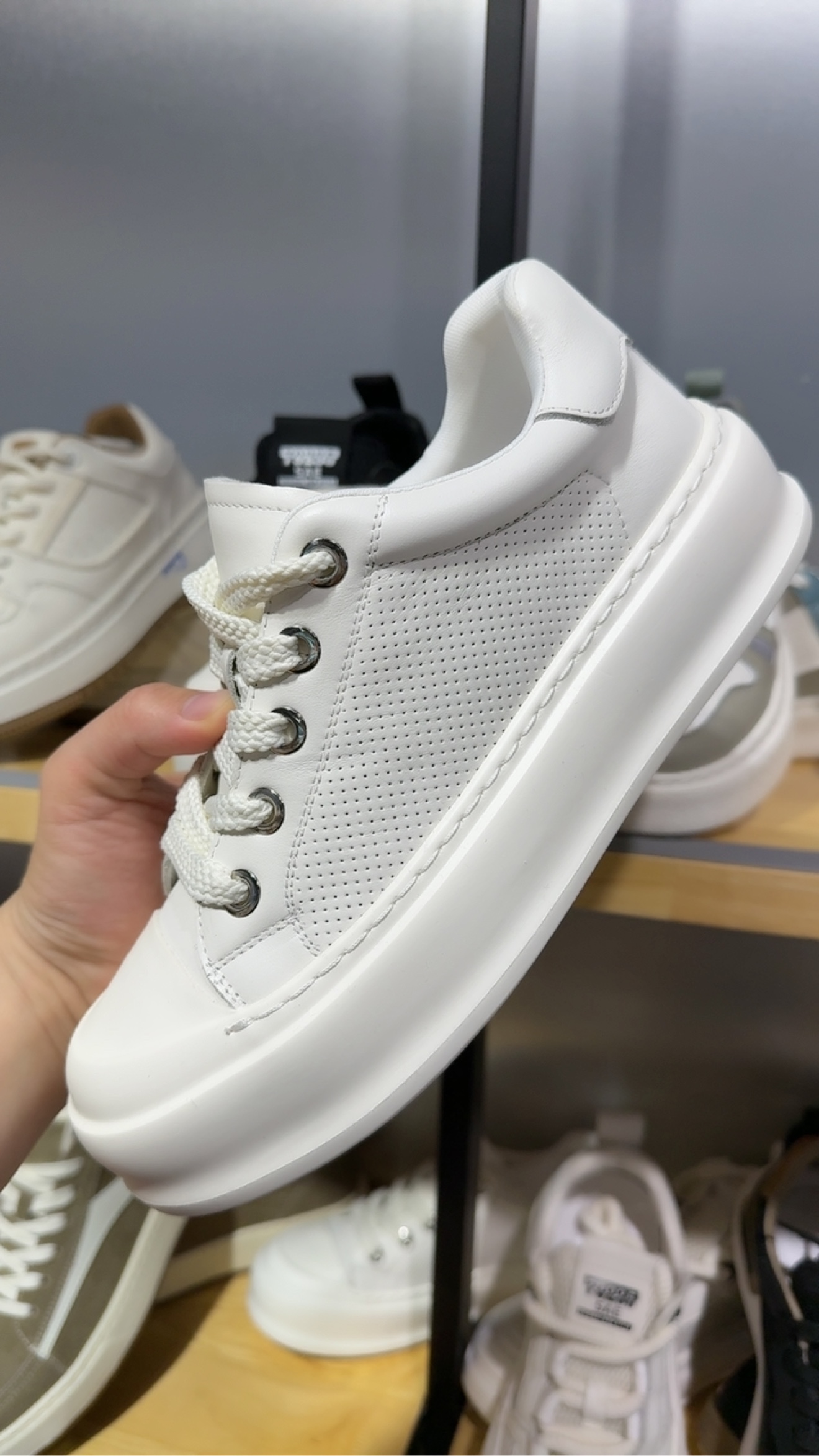 小白鞋男款2025新款夏季男士超轻透气男士休闲板鞋厚底增高男鞋