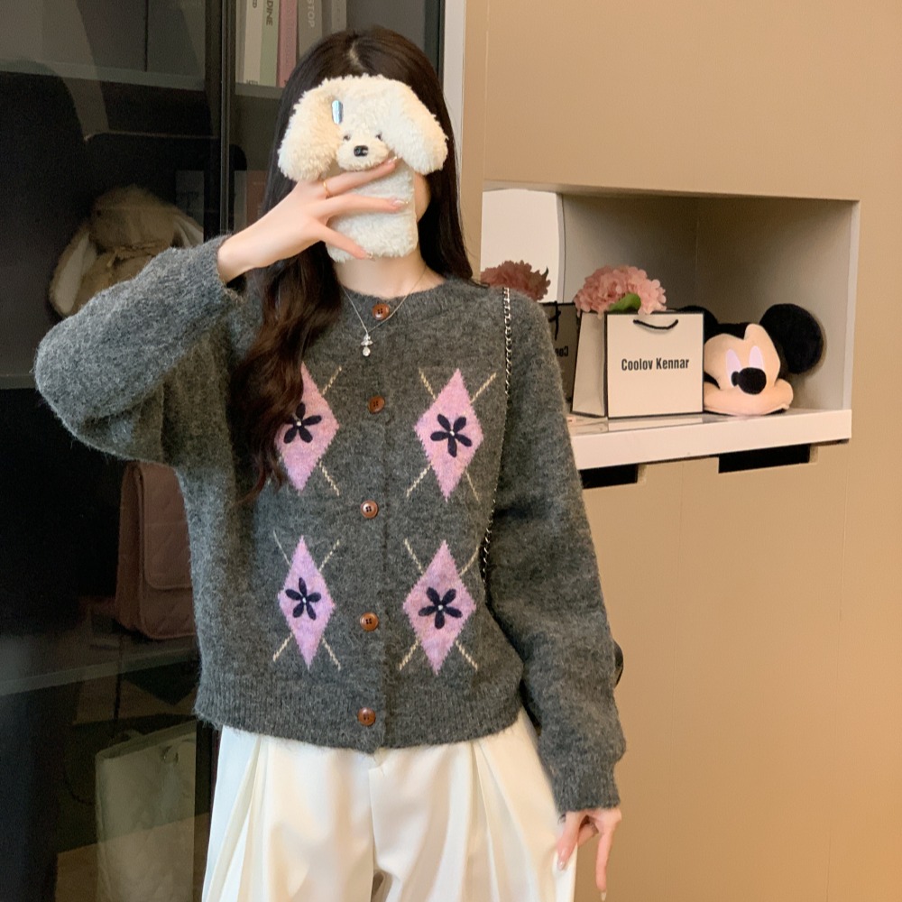 实拍 复古菱格刺绣圆领针织开衫女新款宽松慵懒风软糯毛衣外套