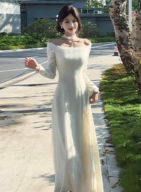 法式一字肩白色针织连衣裙子女2025新款秋冬季白月光气质收腰长裙