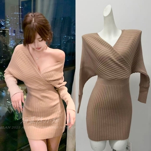 纯欲御姐修身V领针织连衣裙子女秋2025新款粉色露肩性感包臀短裙