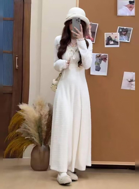 白色长袖针织连衣裙子女秋冬季2025新款巨好看配大衣打底内搭长裙
