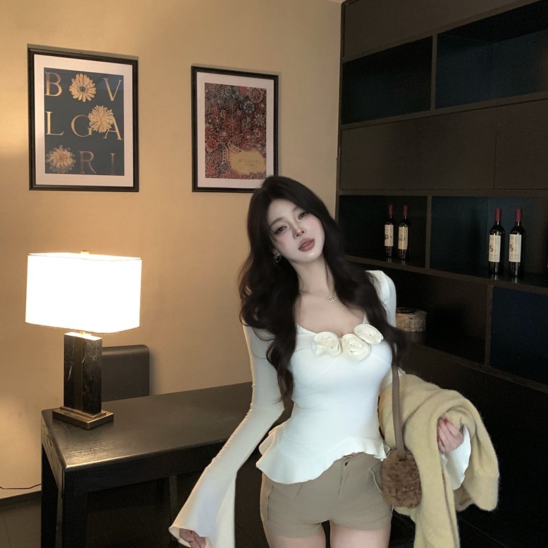 实拍实价法式立体花朵U领喇叭袖荷叶边修身显瘦加绒内搭打底衫