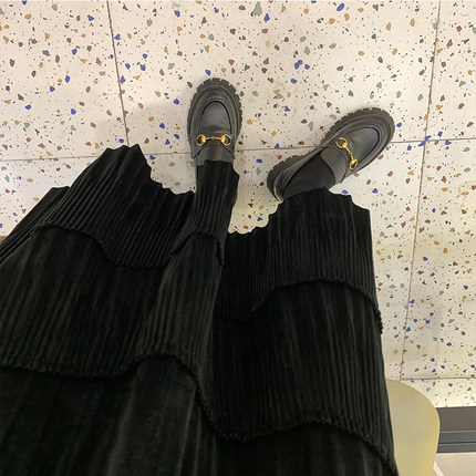 金丝绒蛋糕压皱黑色显瘦复古中长款半身裙女秋冬高腰松紧腰a字裙