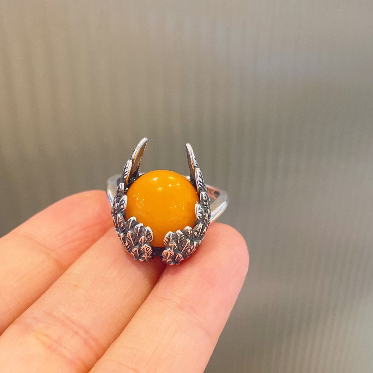 天然琥珀蜜蜡戒指鸡油黄蛋面925银天使之翼开口指环时尚生日礼物