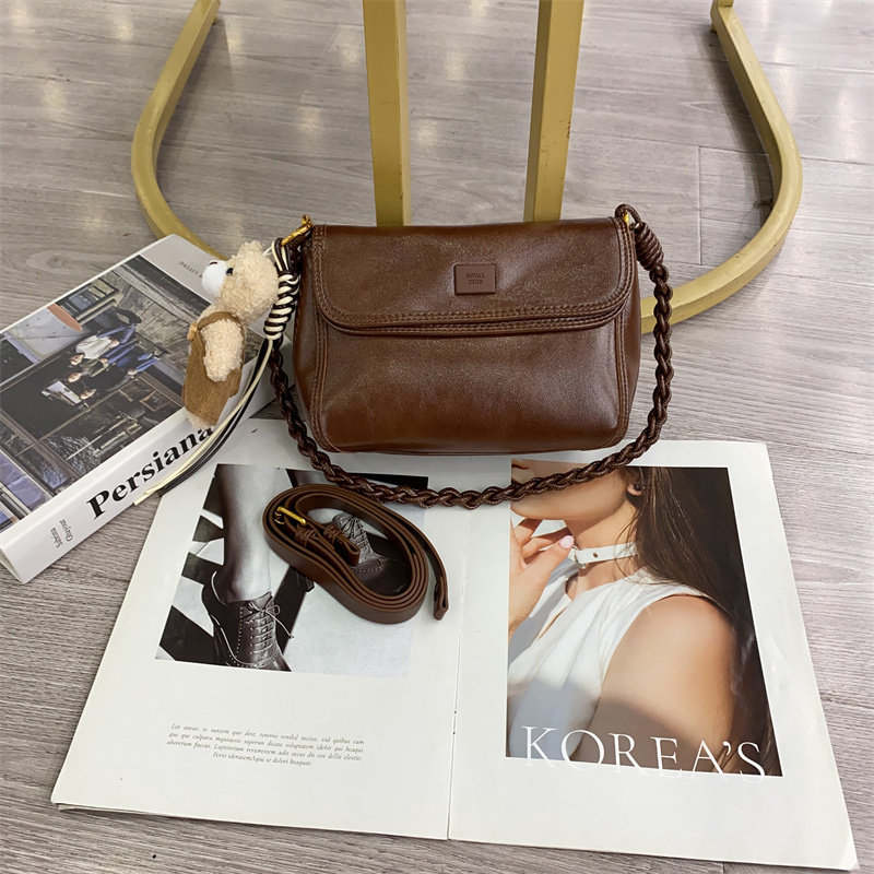 2025秋冬新款时尚小方包休闲百搭麻绳背带腋下单肩包质感软皮斜跨