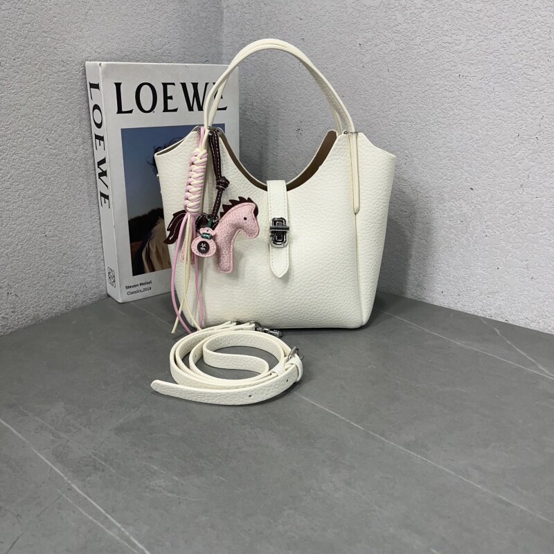 2026新款时尚荔枝纹软皮菜篮子水桶包简约纯色手提包休闲单肩斜跨