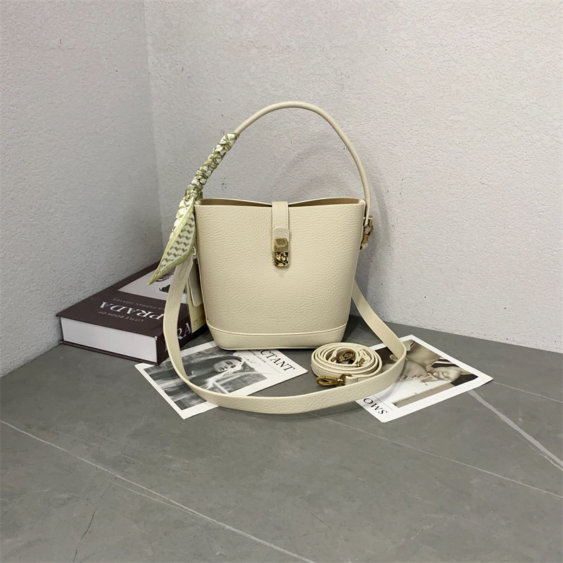 2024新款时尚荔枝纹软皮水桶包休闲纯色手提包简约百搭单肩斜跨包