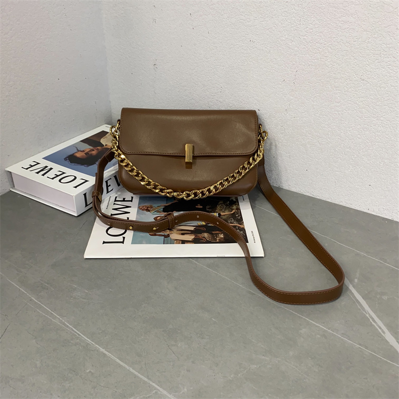 2024秋冬新款韩版时尚小方包休闲软皮链子手提包简约锁扣单肩斜跨