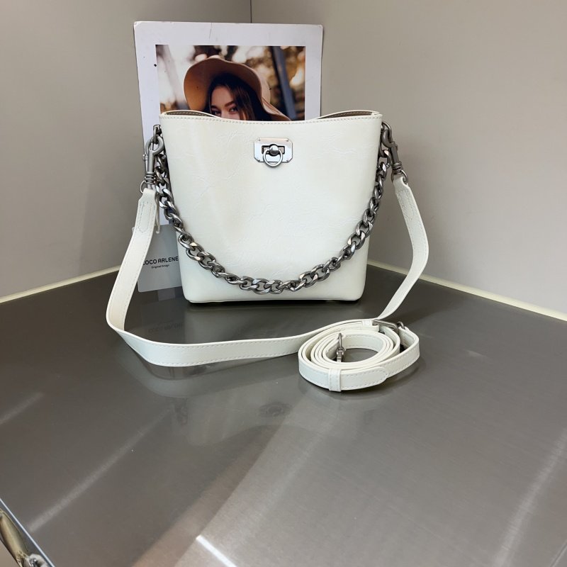 2026新款韩版时尚油蜡皮水桶包质感锁扣链子手提包休闲单肩斜跨包,箱包皮具/热销女包/男包,通用款女包,淘宝优惠券,粉丝福利购,淘宝优惠卷