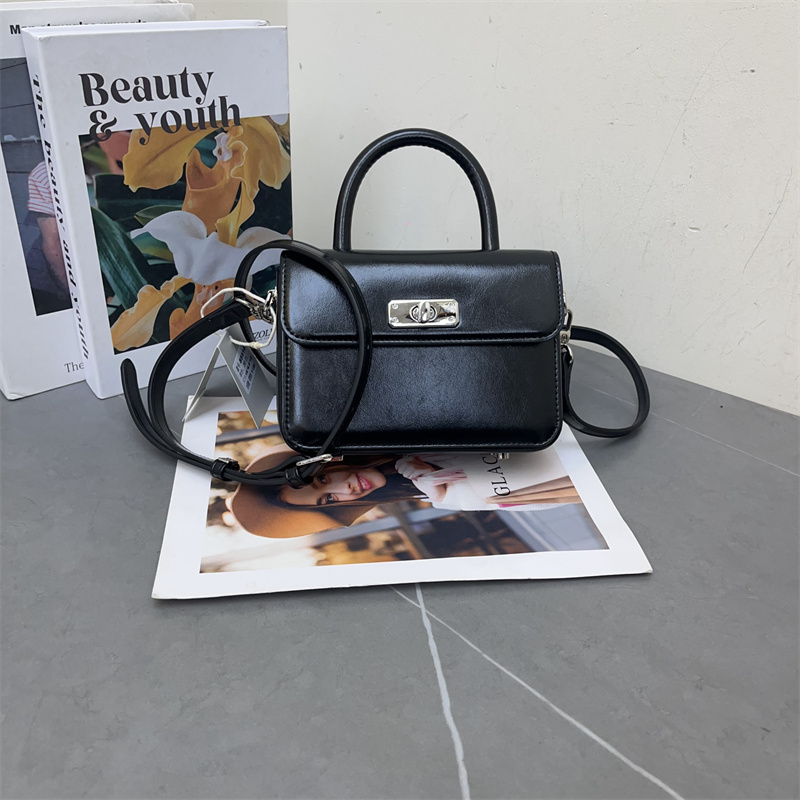 2025新款韩版时尚小方包纯色百搭定型盒子包休闲手提包单肩斜跨包