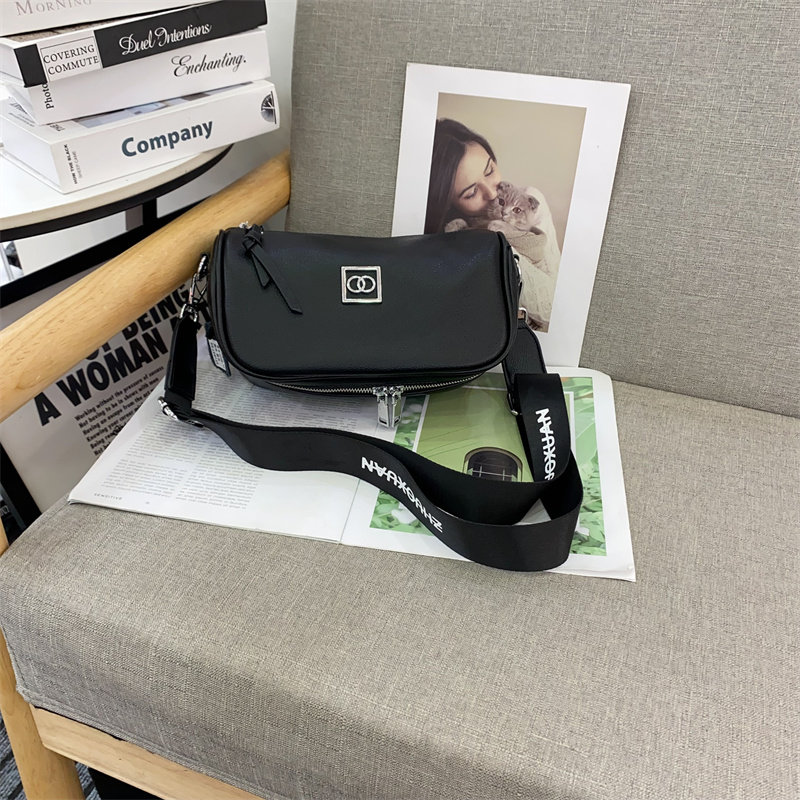 2025新款时尚荔枝纹大容量饺子包休闲软皮单肩斜跨包波士顿枕头包