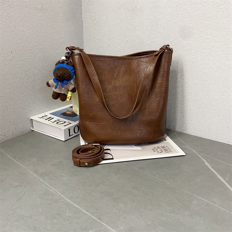 2025新款时尚潮流鳄鱼纹水桶包休闲软皮单肩包百搭大容量斜跨包女,箱包皮具/热销女包/男包,通用款女包,淘宝优惠券,粉丝福利购,淘宝优惠卷