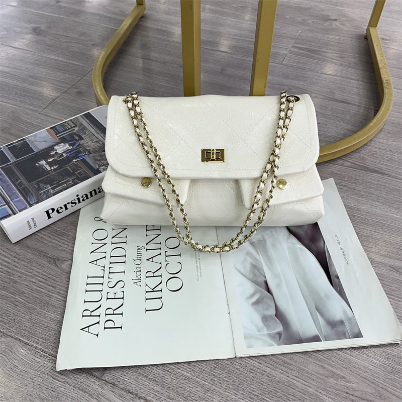 2025新款韩版时尚菱格绣线邮差包小众设计链子腋下单肩包手提包女