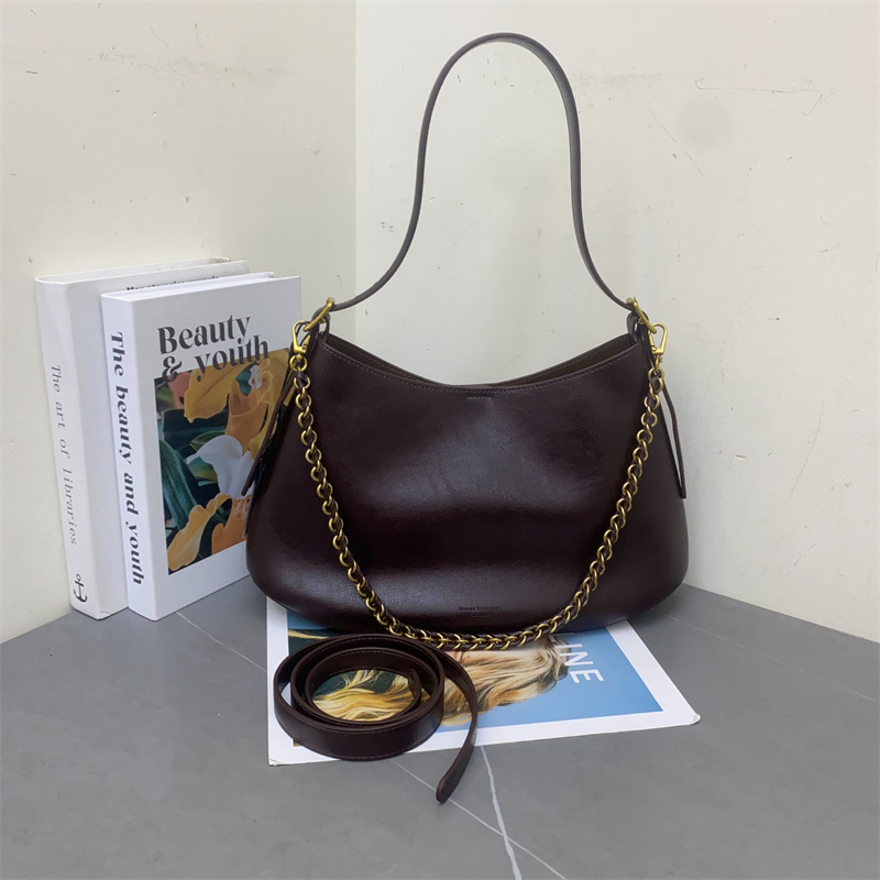 2025新款韩版时尚水桶包质感链子手提包休闲软皮腋下单肩包斜跨包